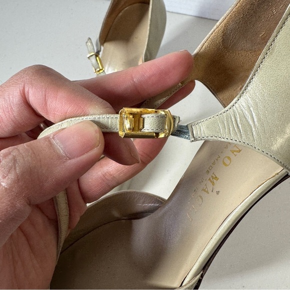 Vintage Bruno Magli Women's Cream T-Strap Y2K 90s Round Toe Heels Size 37 1/2 - Picture 12 of 14